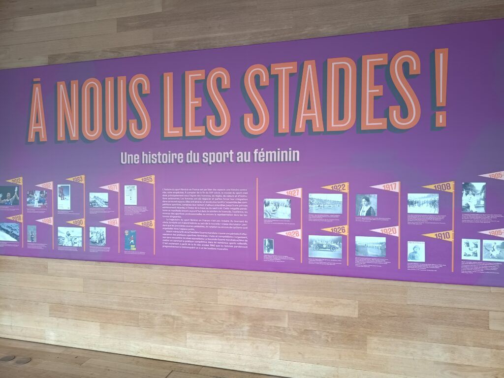 Poster from exhibition reads 'À nous les stades! Une histoire du sport au féminin'